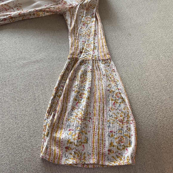 Flared sleeves, Billabong size XS blouse. - Picture 6 of 6